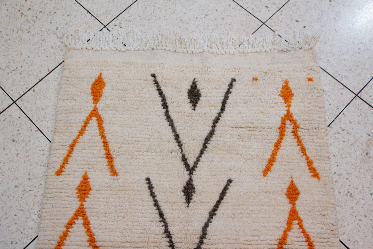 Azilal Arrow Motif — Ivory Wool with Saffron and Charcoal Accents