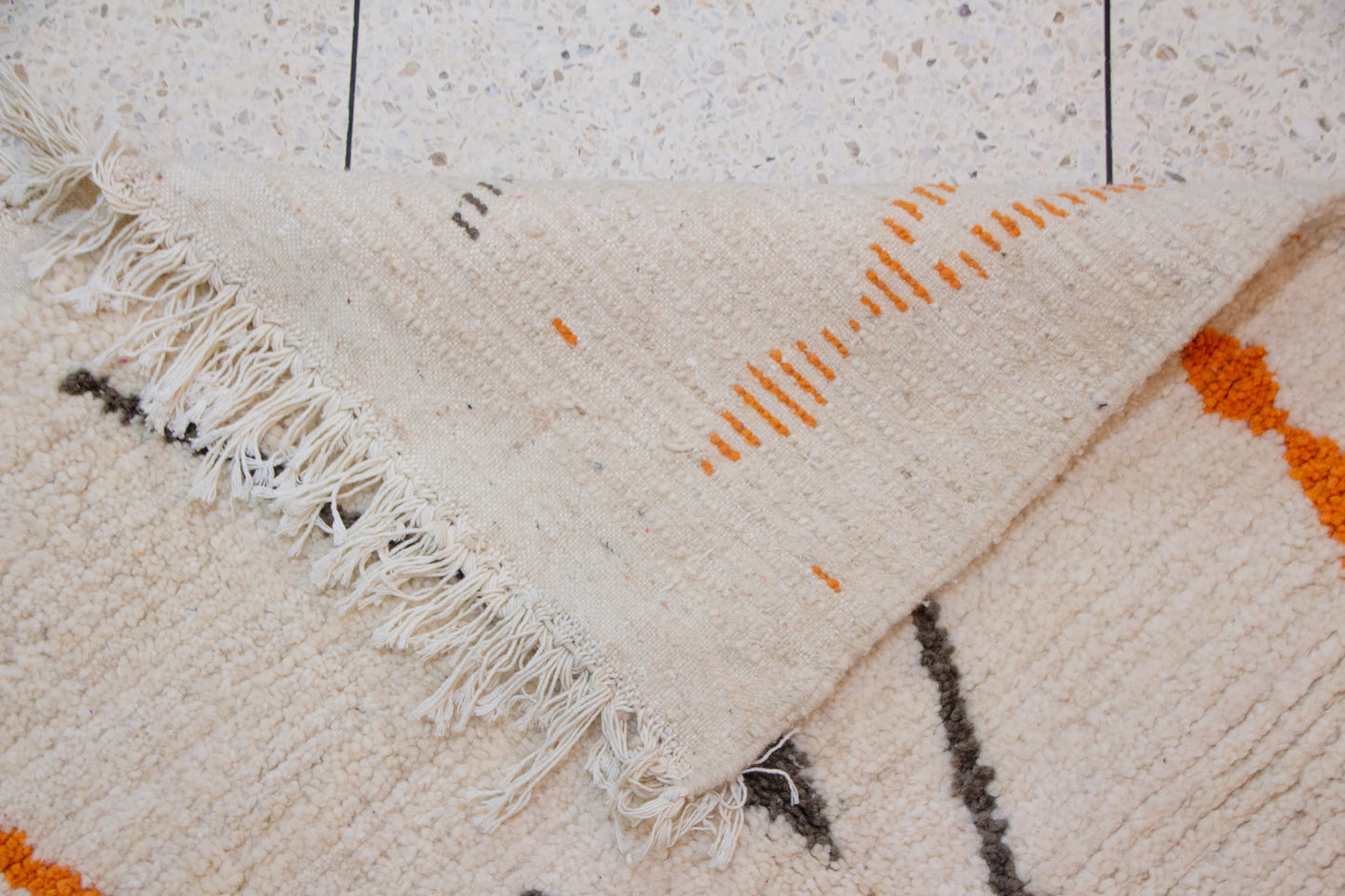 Azilal Arrow Motif — Ivory Wool with Saffron and Charcoal Accents