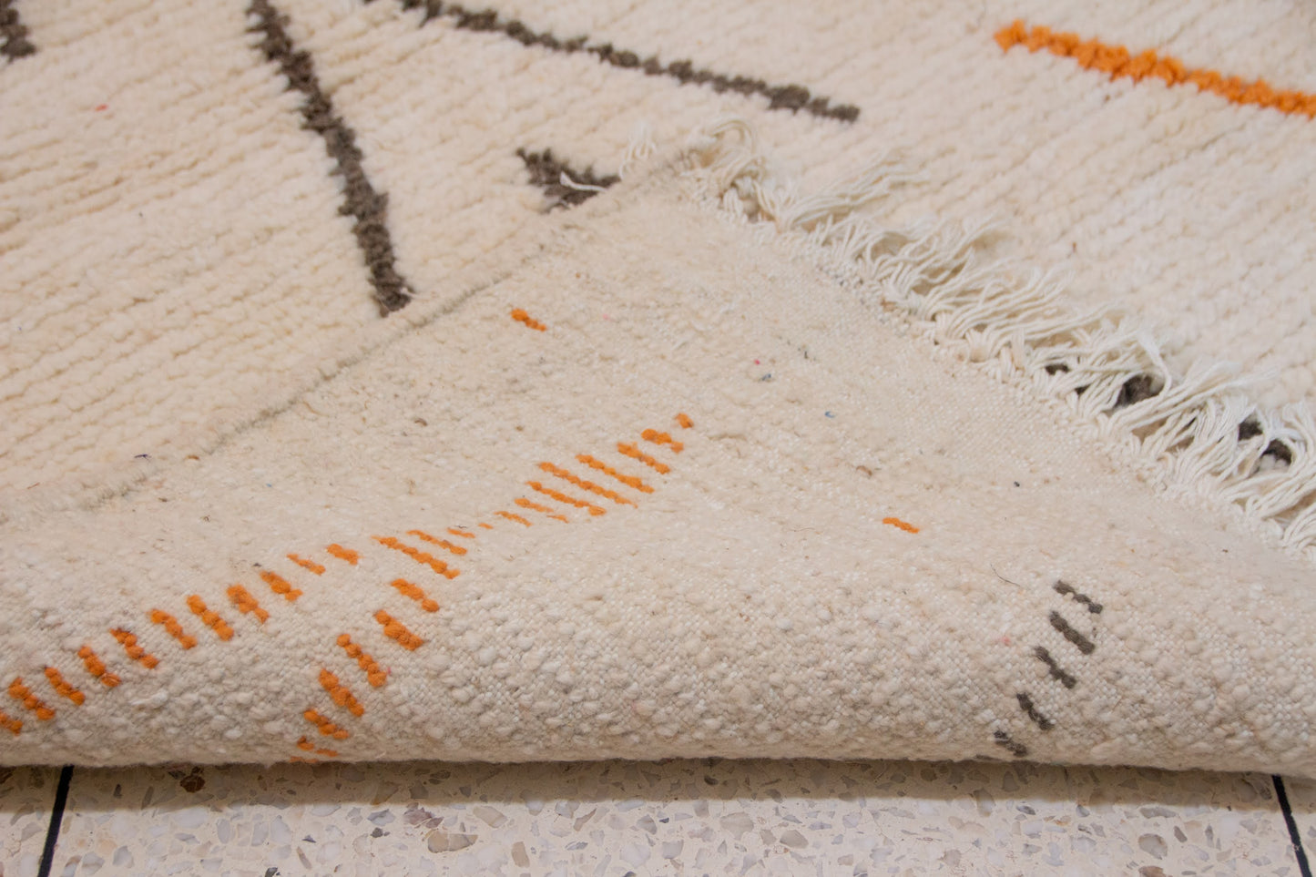 Azilal Arrow Motif — Ivory Wool with Saffron and Charcoal Accents