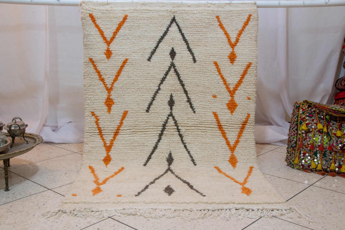 Azilal Arrow Motif — Ivory Wool with Saffron and Charcoal Accents