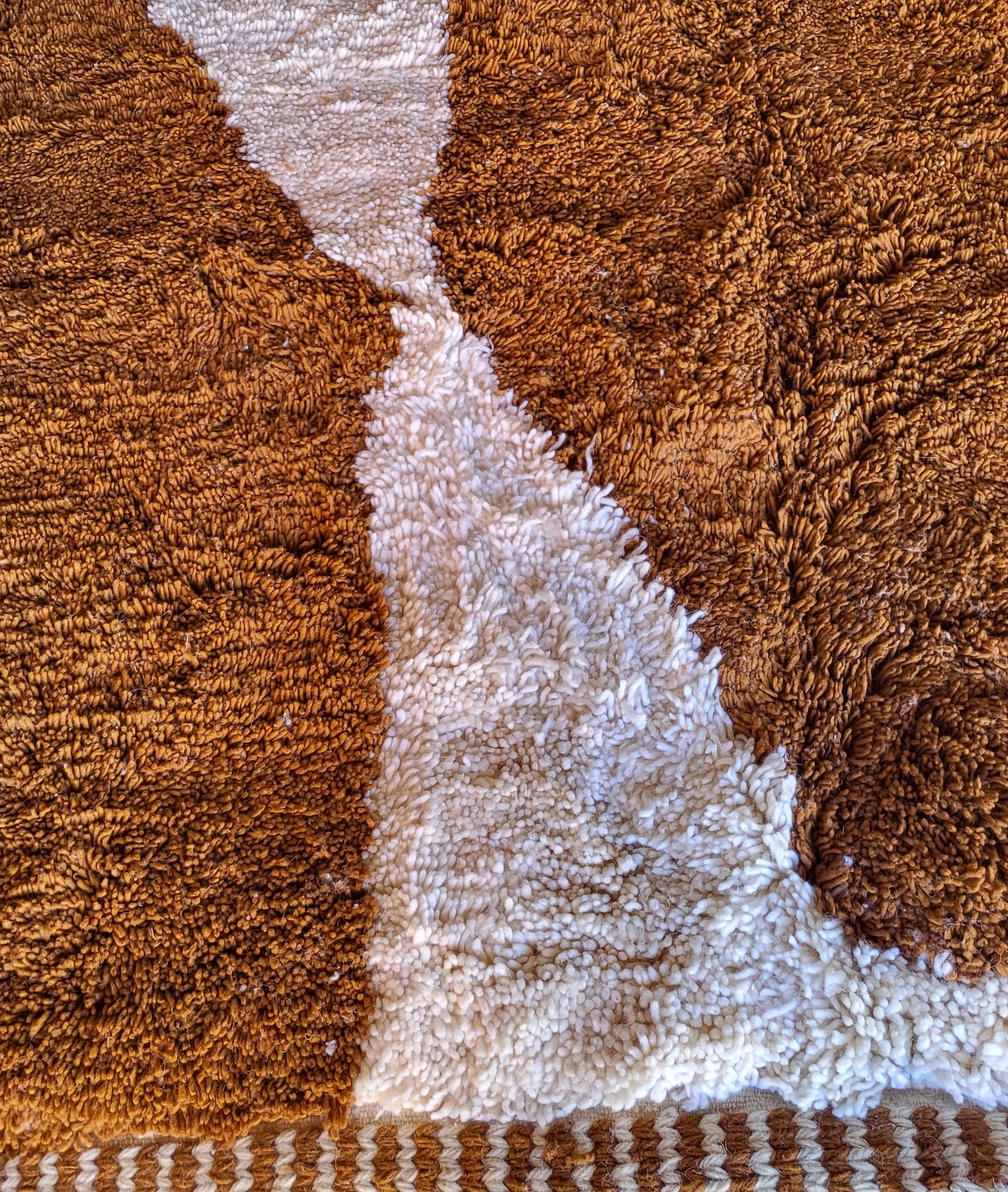 Beni Mrirt Chromatic Drift — Saffron Corridor