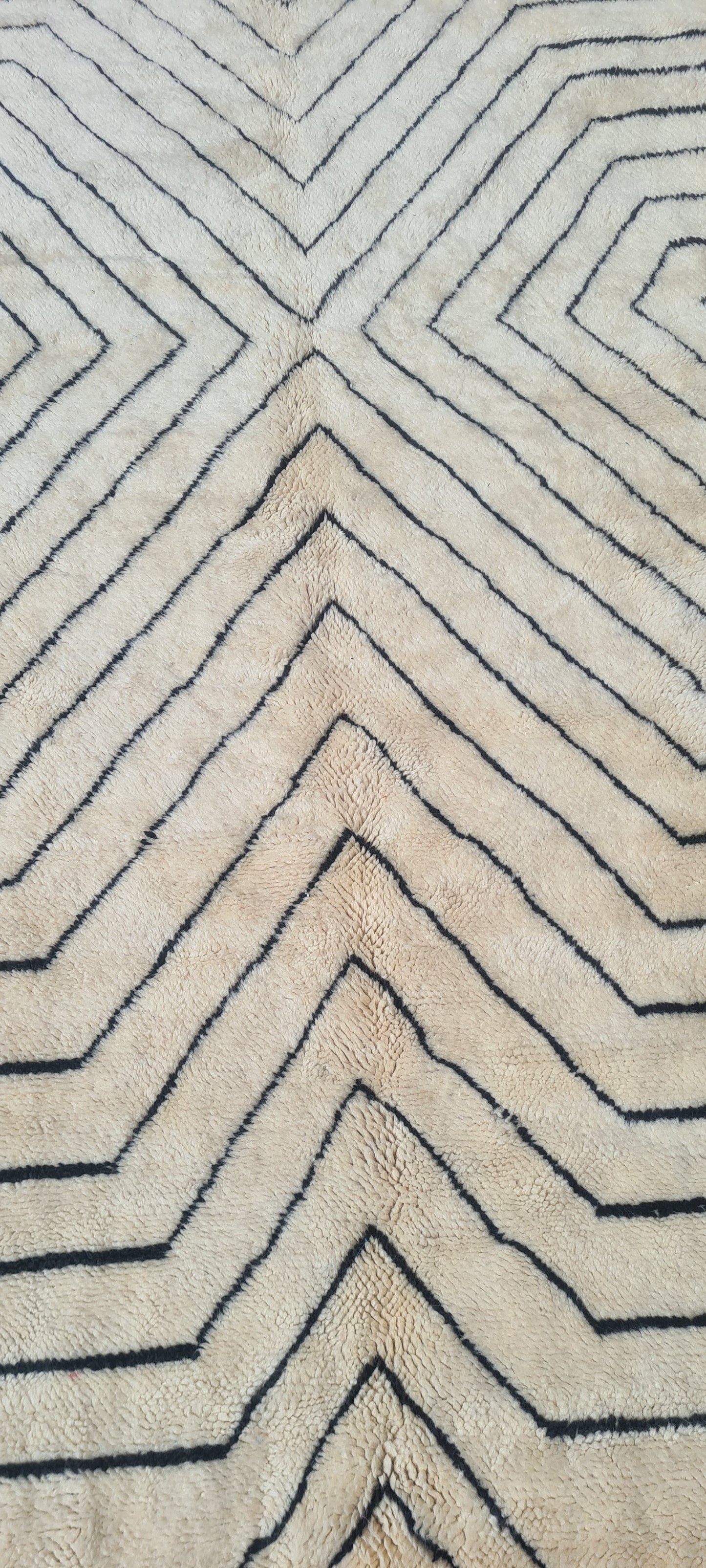 Beni Ourain Chevron Horizon — Monochrome Linear Field