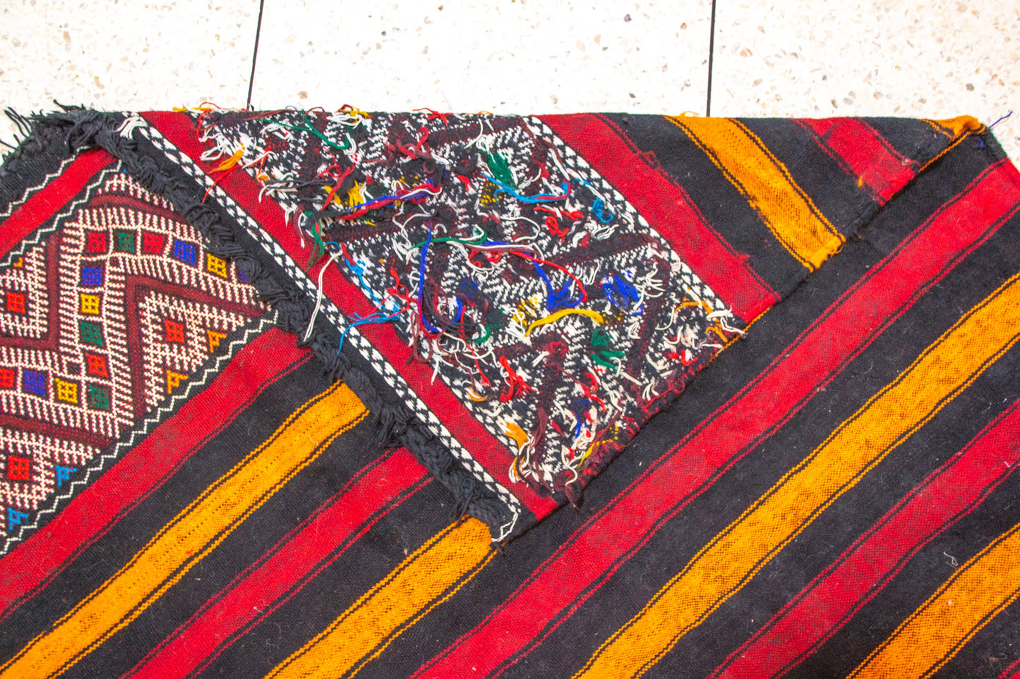 Crimson Geometry – Aït Zayane Vintage Masterpiece