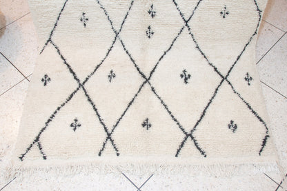 Beni Ourain Pile Rug — Ivory Field with Charcoal Lattice & Star Tufts