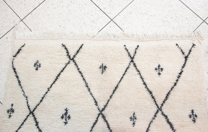 Beni Ourain Pile Rug — Ivory Field with Charcoal Lattice & Star Tufts