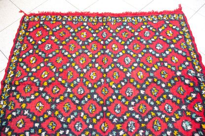 Aït Zayane Rosette Trellis — Red Field with Charcoal Diamond Lattice