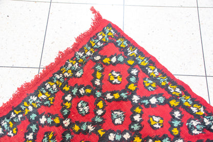 Aït Zayane Rosette Trellis — Red Field with Charcoal Diamond Lattice