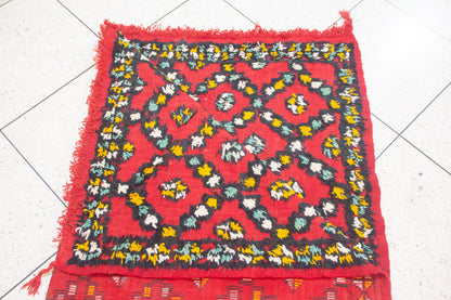 Aït Zayane Rosette Trellis — Red Field with Charcoal Diamond Lattice