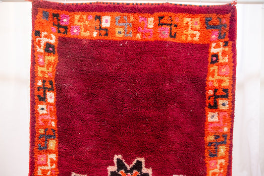 Aït Zayane (Kubba) Star-Rosette — Burgundy Field with Orange Guard Border