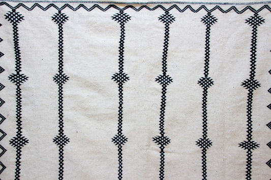 Timehdit Henbel Star-Linked Columns — Ivory Wool with Zigzag Border