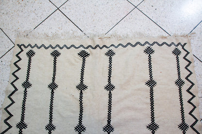 Timehdit Henbel Star-Linked Columns — Ivory Wool with Zigzag Border