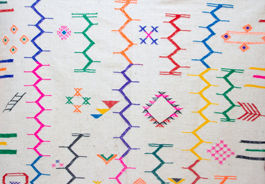 Boujaad–Zanafi Fusion Kilim — Ivory Wool with Multicolor Amazigh Glyphs