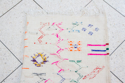 Boujaad–Zanafi Fusion Kilim — Ivory Wool with Multicolor Amazigh Glyphs