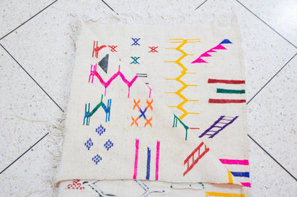 Boujaad–Zanafi Fusion Kilim — Ivory Wool with Multicolor Amazigh Glyphs