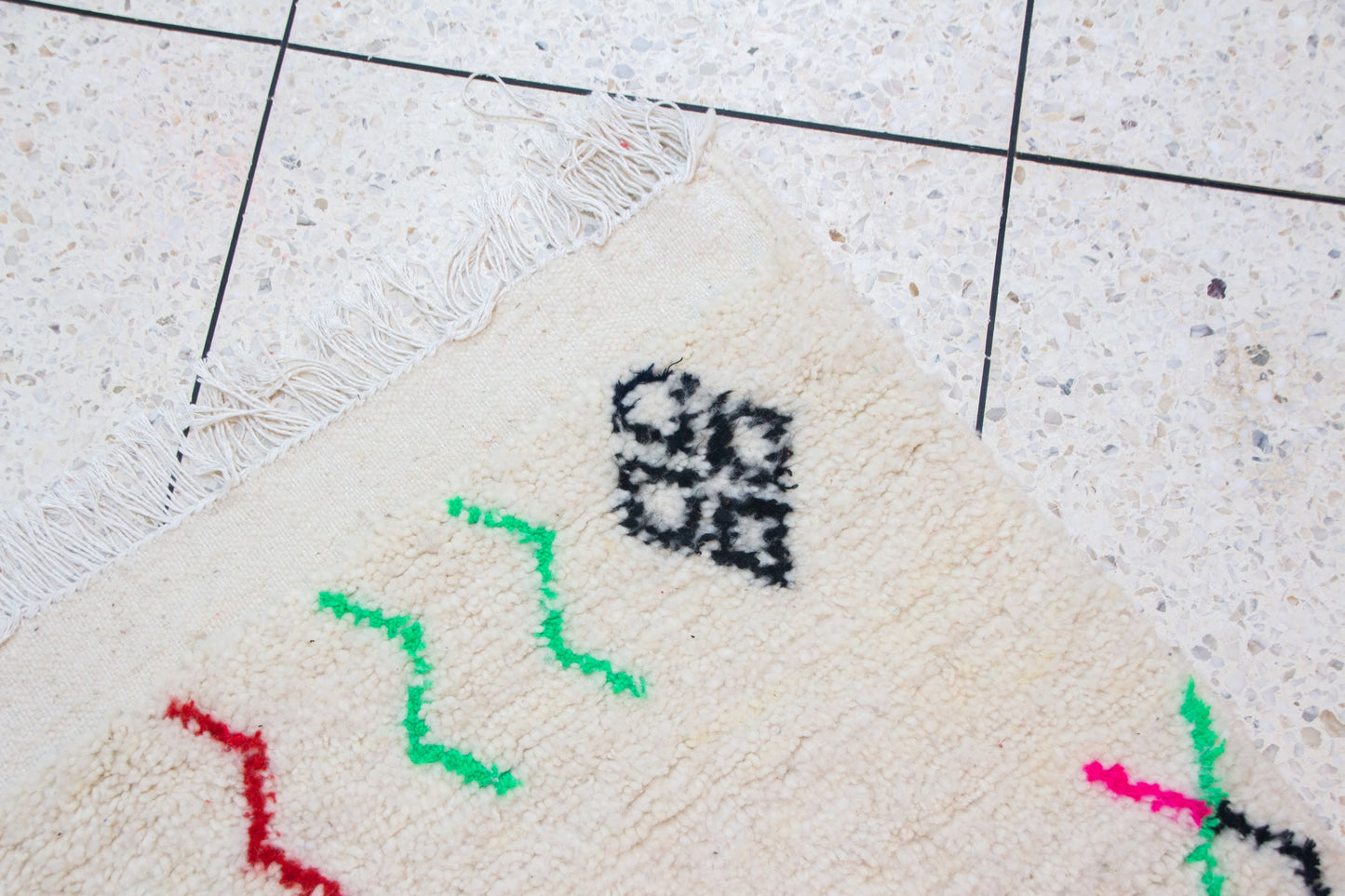Azilal Glyphic Field — Chromatic Motifs on Ivory Wool