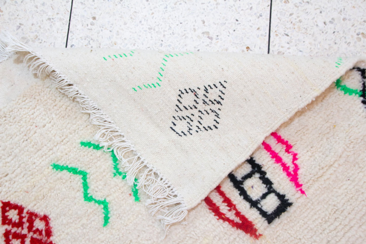 Azilal Glyphic Field — Chromatic Motifs on Ivory Wool