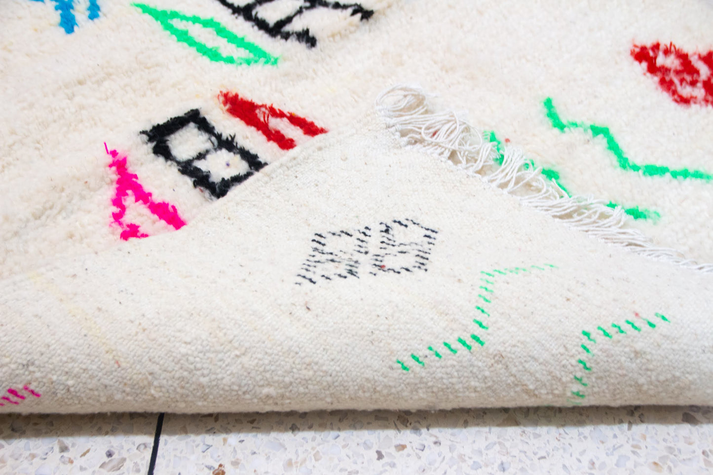 Azilal Glyphic Field — Chromatic Motifs on Ivory Wool