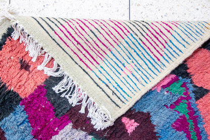 Tapis à poils Boujaad — Chevrons prismatiques avec médaillon central en losange 