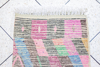 Tapis à poils Boujaad — Chevrons prismatiques avec médaillon central en losange 