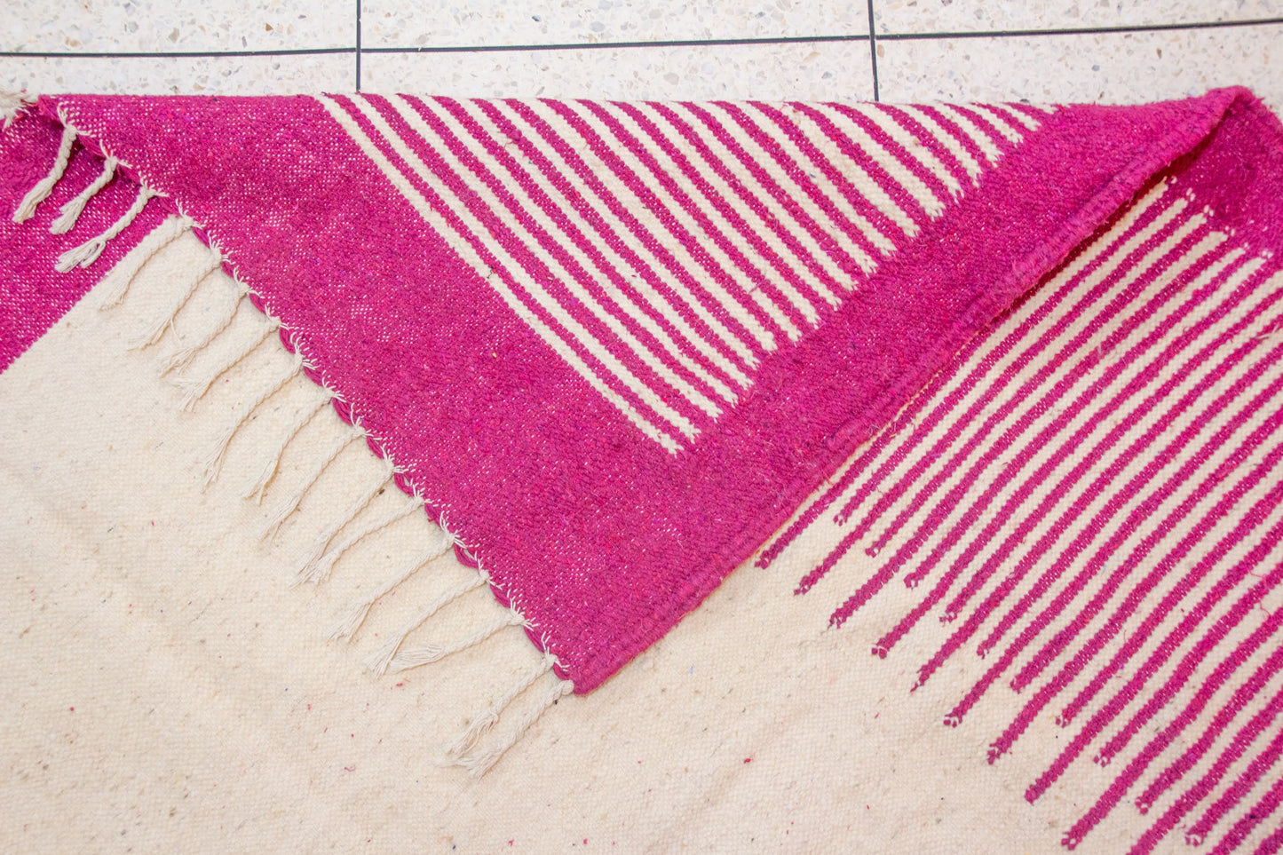 Zanafi–Boujaad Flatweave — Ivory Field with Fuchsia Ladder Borders