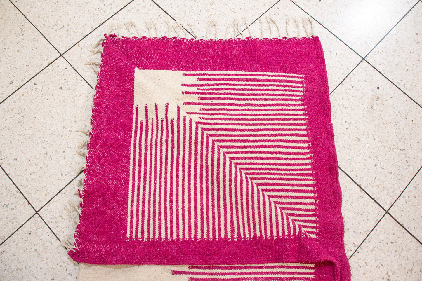 Zanafi–Boujaad Flatweave — Ivory Field with Fuchsia Ladder Borders