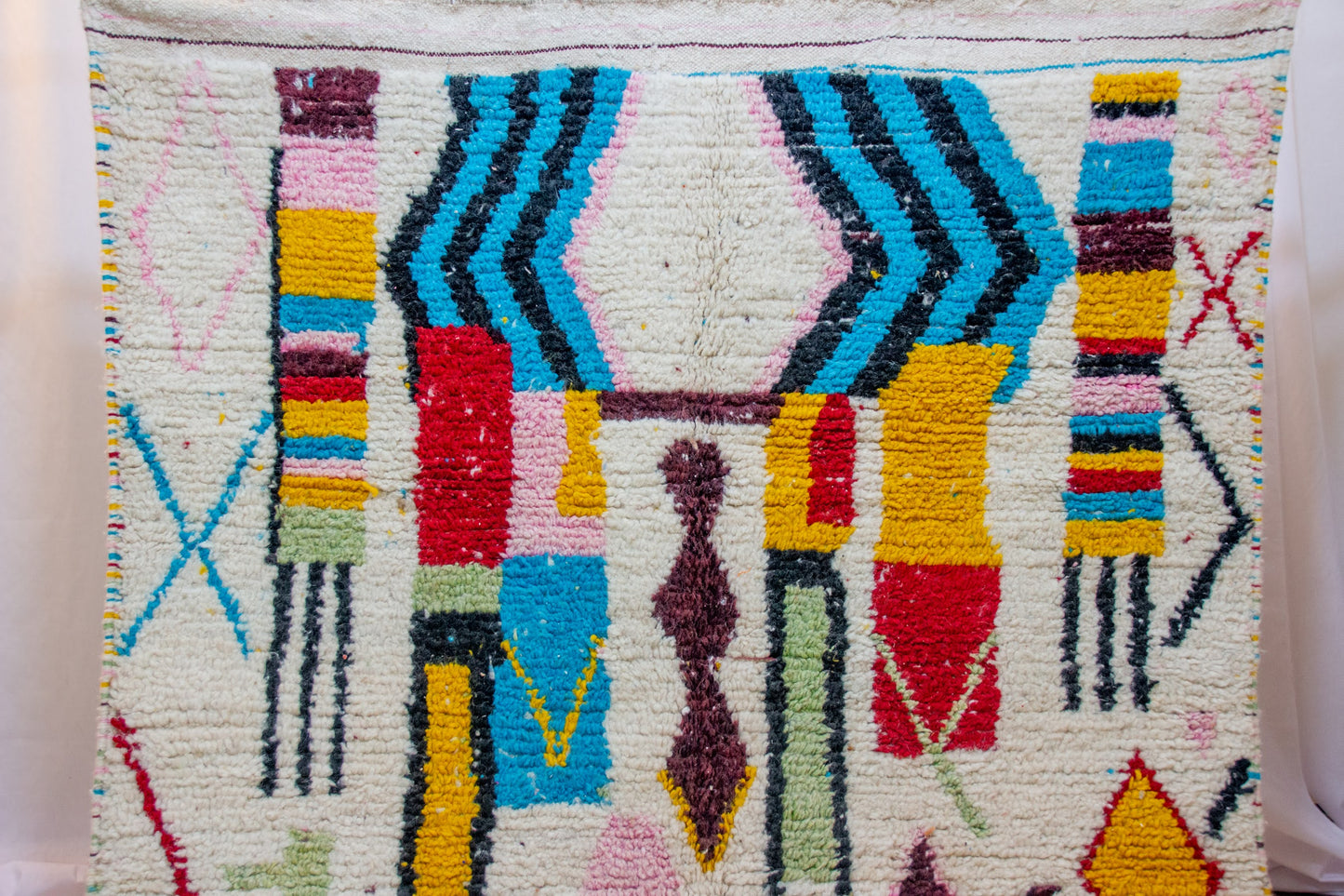 Azilal Pile Rug — Ivory Ground with Totemic Columns & Chevron Crowns