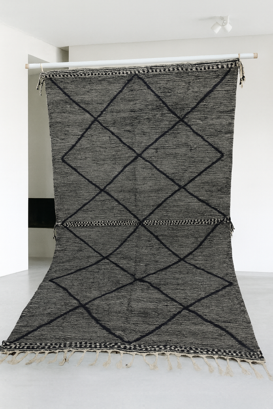 Zanafi Lattice Kilim — Charcoal & Ivory Strata