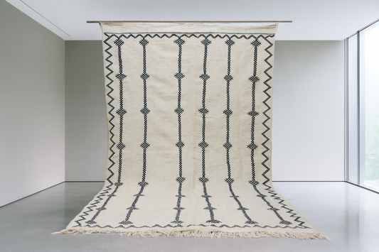 Timehdit Henbel Star-Linked Columns — Ivory Wool with Zigzag Border