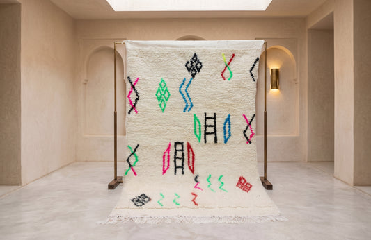 Azilal Glyphic Field — Chromatic Motifs on Ivory Wool