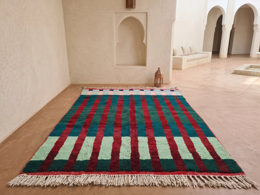Chromatic Columns — Beni Mrirt Grid with Mint Traverse