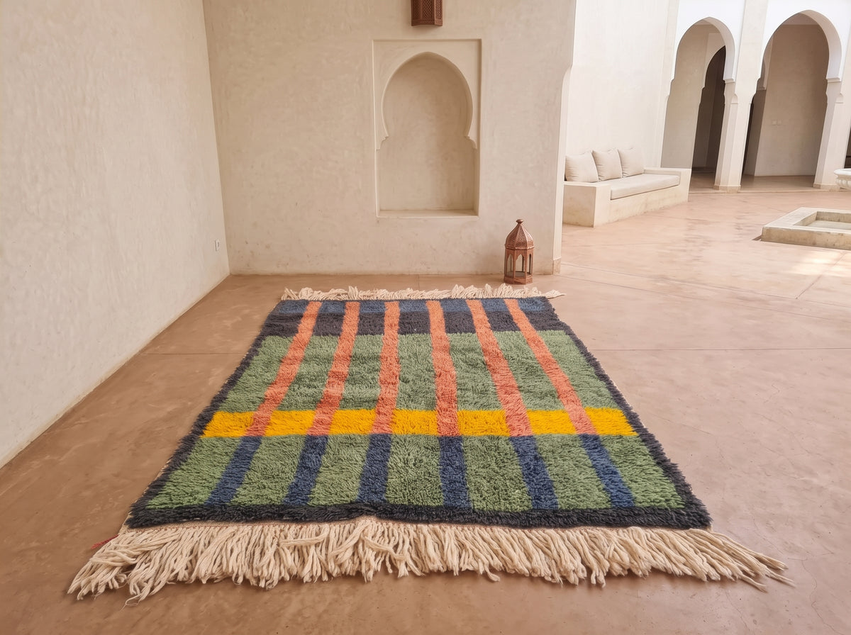 Chromatic Tartan — Beni Mrirt Grid with Golden Traverse