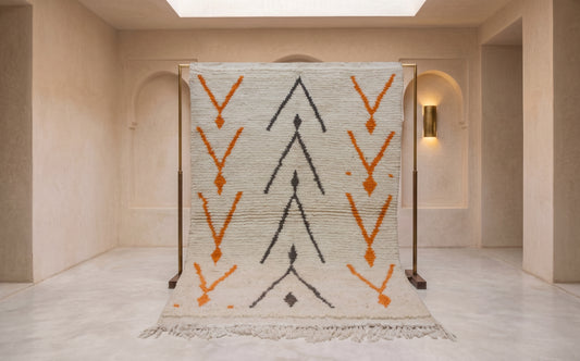 Azilal Arrow Motif — Ivory Wool with Saffron and Charcoal Accents
