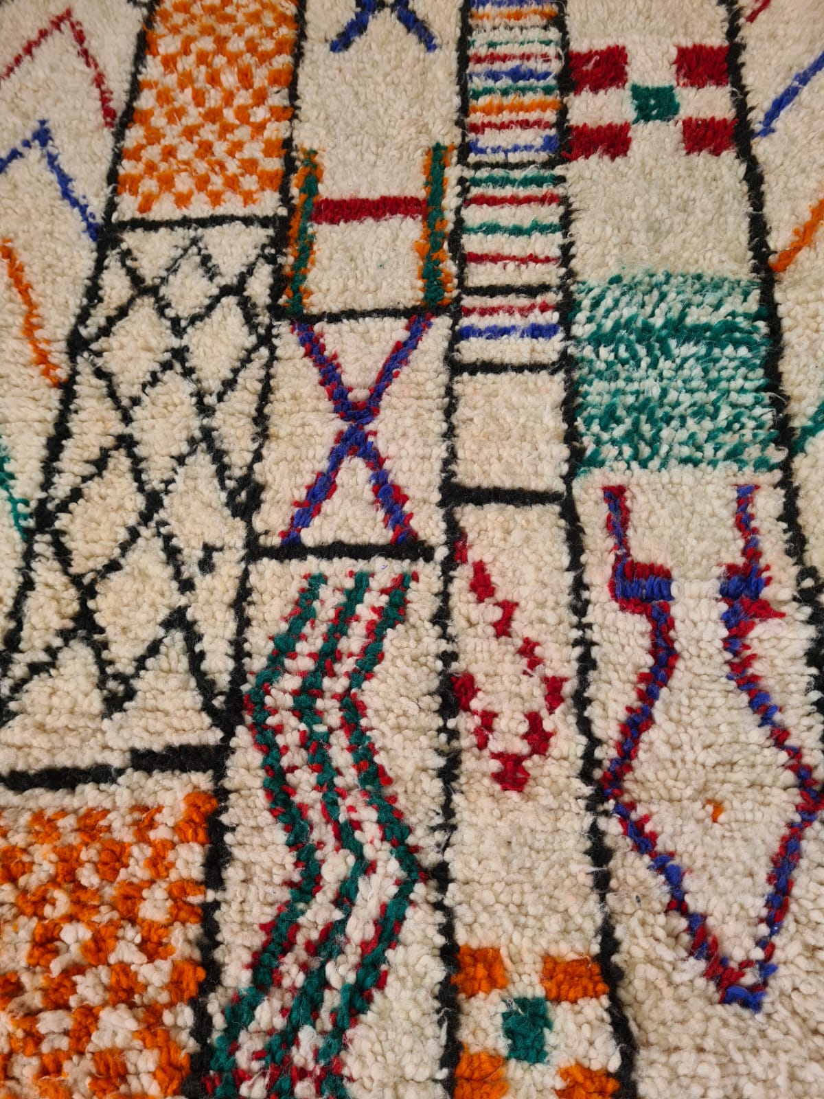 Azilal Storyboard — Chromatic Symbols in Hand-Knotted Wool