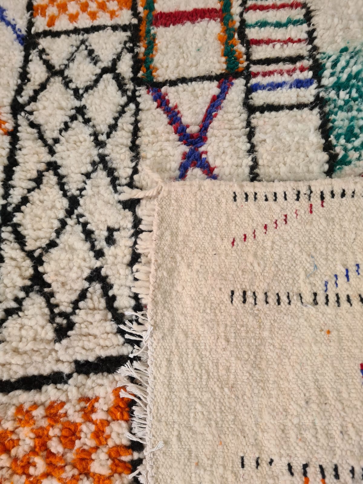 Azilal Storyboard — Chromatic Symbols in Hand-Knotted Wool