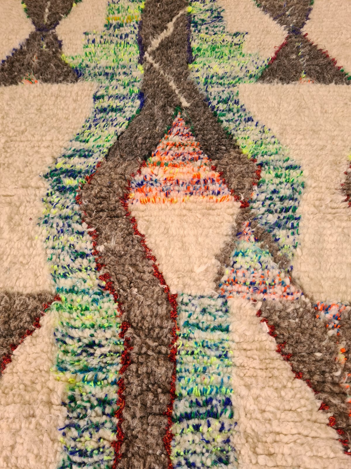 Azilal Totem — Prismatic Lineage in Hand-Knotted Wool