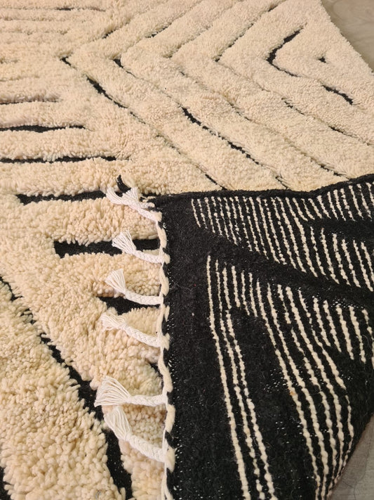 Snow Trail – Beni Ourain Rug in Mountain Wool Geometry