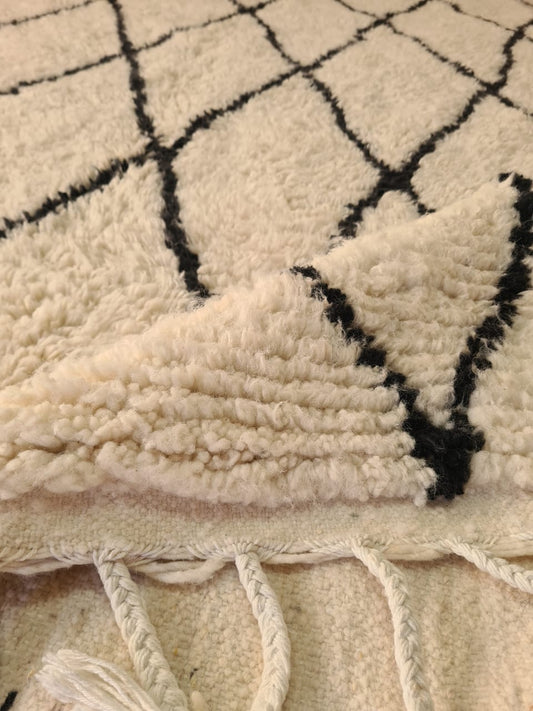Tethered Echoes – Beni Ourain Rug with Narrow Lozenge Grid