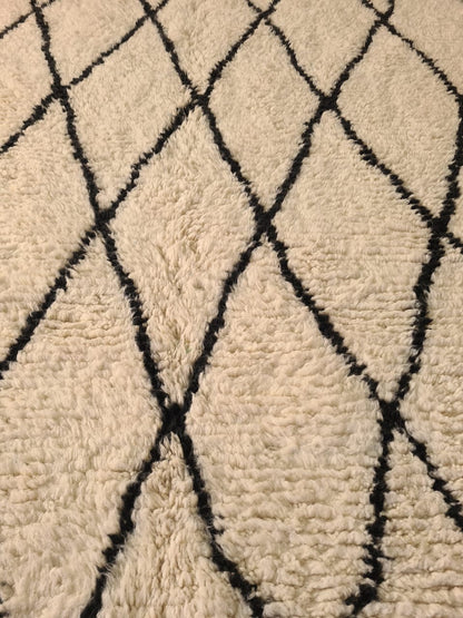 Tethered Echoes – Beni Ourain Rug with Narrow Lozenge Grid