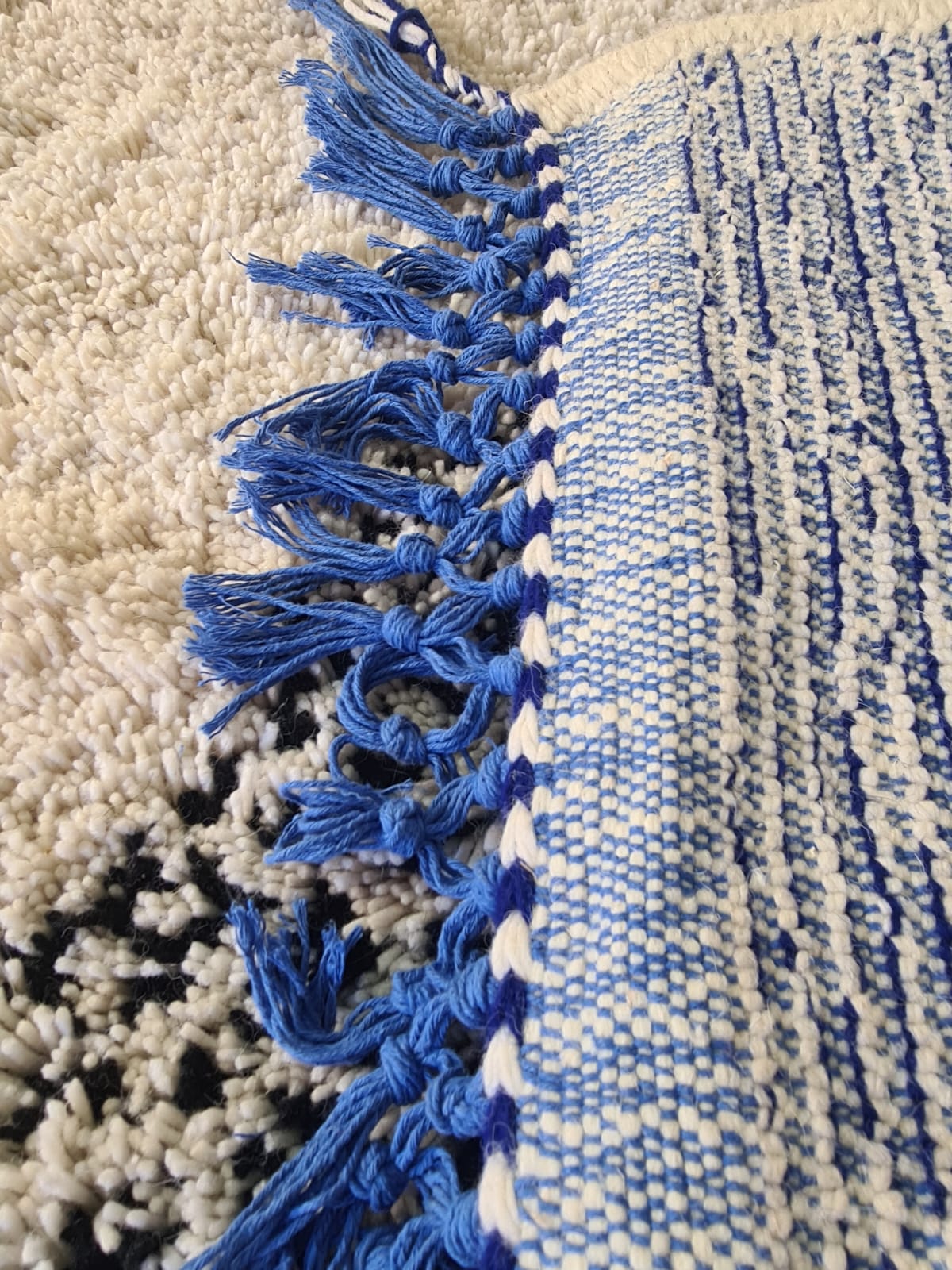 Atlantic Echoes – Beni Mrirt Rug in Oceanic Blues