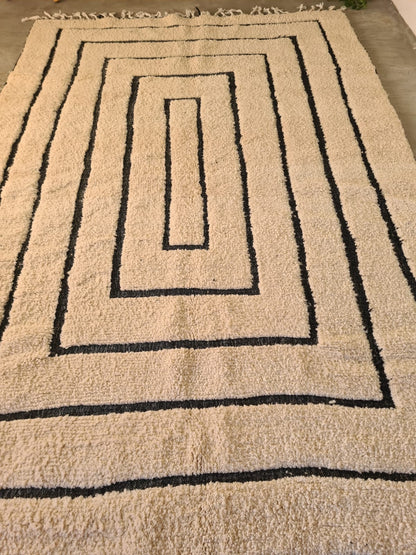 Inner Echo – Beni Ourain Concentric Line Wool Rug