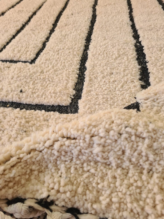 Inner Echo – Beni Ourain Concentric Line Wool Rug