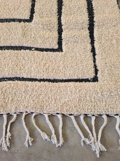 Inner Echo – Beni Ourain Concentric Line Wool Rug