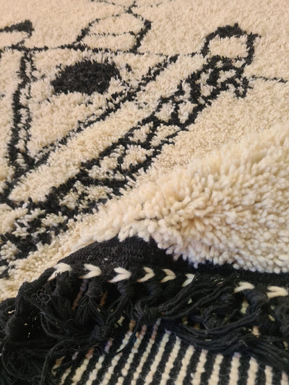 Fibule Script – Beni Ourain Rug with Symbolic Inlay