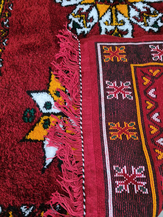 Crimson Bloom – Aït Zyane Fusion Rug in Acrylic Wool