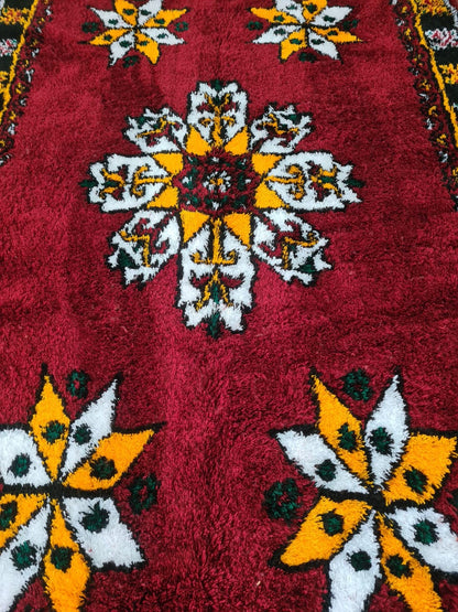 Crimson Bloom – Aït Zyane Fusion Rug in Acrylic Wool