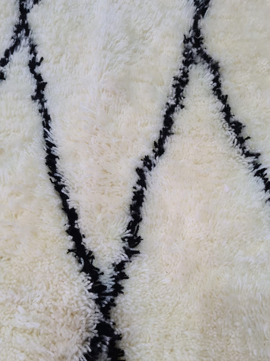 Silent Symmetry – Aït Zyayne Rug in Acrylic Weft