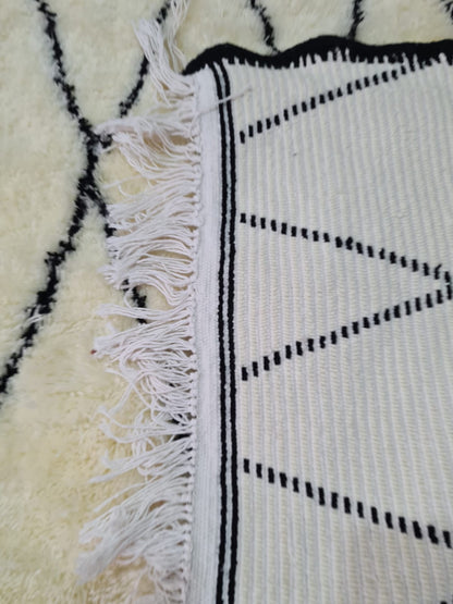 Silent Symmetry – Aït Zyayne Rug in Acrylic Weft