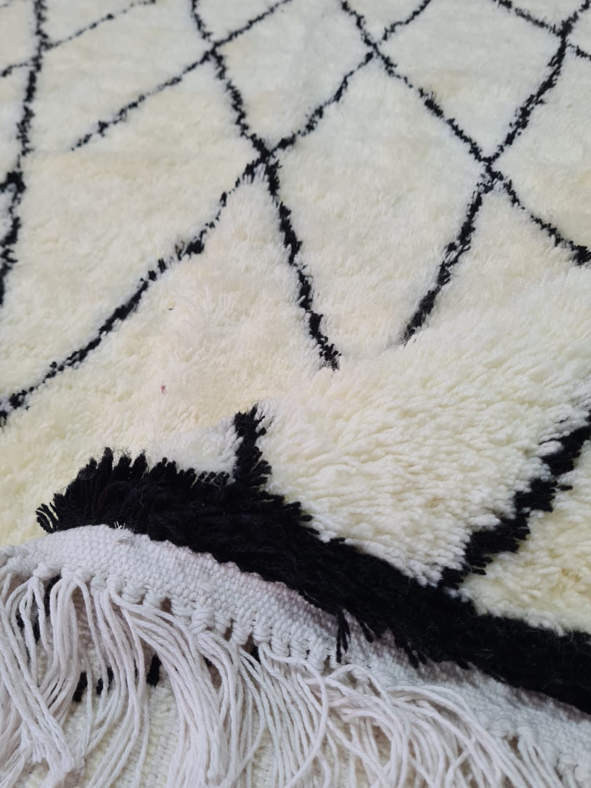 Silent Symmetry – Aït Zyayne Rug in Acrylic Weft