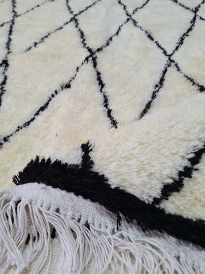 Silent Symmetry – Aït Zyayne Rug in Acrylic Weft