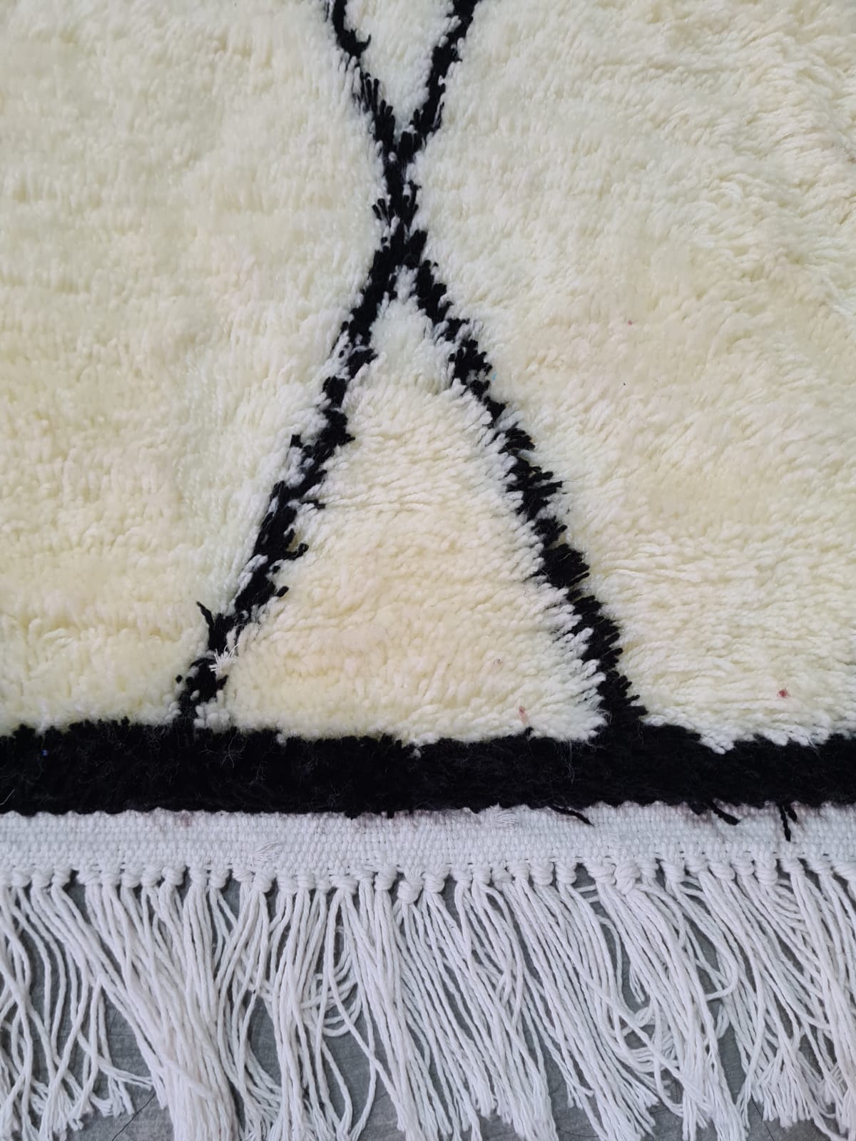 Silent Symmetry – Aït Zyayne Rug in Acrylic Weft